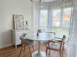 Appartement calme et lumineux de 2,5 pces proche Lausanne, apartma v mestu Ecublens