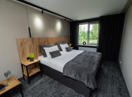 Kalniem Pāri Guest House, hotel na praia em Nīgrande