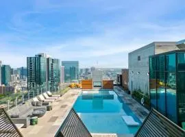 NEW 1BR Scenic Retreat with Rooftop pool on Rainey St