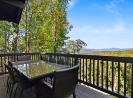 Amazing Views! Welcome to Chalet Montagne!, hotel di Beech Mountain