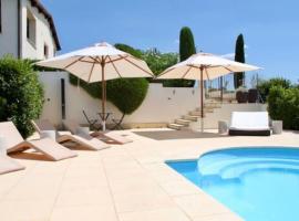 Villa Linnazello - elegant pool villa with sea view near Rome/Tuscany, ξενοδοχείο σε Tarquinia