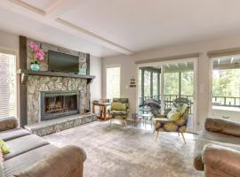 Hot Tub and Fire Pit Margaritaville Resort Home!, hotel with hot tubs in Osage Beach