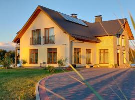 Viesu nams ADLERI, ξενοδοχείο με υδρομασάζ σε Saldus