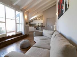 Mamma Ciccia Holiday Home - Cozy Attic, apartment sa Galbiate