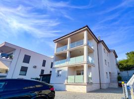 Princess Apartment with Sea View and Private Parking for 2 Cars, nastanitev ob plaži v Dramalju