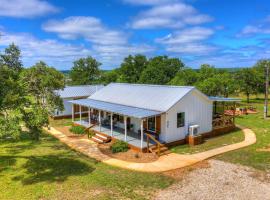 3 Acres of Luxury and Views in Fred Wine Country!, luxury hotel in Fredericksburg