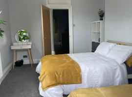 Great 2 bedroom flat, viešbutis Plimute, netoliese – Mount Gould Hospital