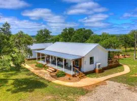 Luxurious Cottage on 3-Acre's in Fred Wine Country