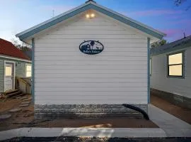 Stunning Cabin Right on Main St!