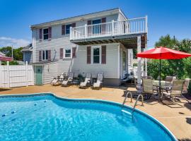 3 Mi to Dtwn and Beach! Bristol Home with Patio, hotel Bristolban
