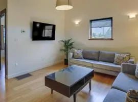 Modern White Salmon Apartment, Steps From Town