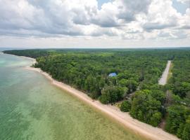 Enchanted Lake Huron Cottage with Beach Access!, hotel with parking in Rogers City