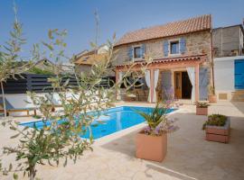 Luxury Rustic Villa Hvar island, hotel in Vrbanj