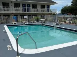 Motel 6-Lakeland, FL, hotel near Zephyrhills Municipal Airport - ZPH, Lakeland