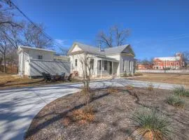 Gorgeous Home 1 Blk from Main with Hot Tub & Fire Pit!