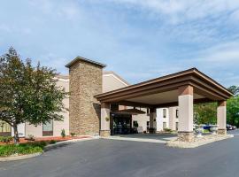 Quality Suites Altavista – Lynchburg South, hotel con estacionamiento en Altavista