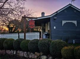 Peg Cottage, country house in Evandale
