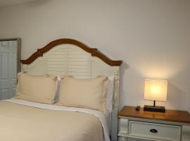 Hidden Ruby-Apartment with Kitchen and Laundry, ξενοδοχείο σε Lakeland