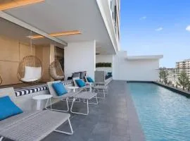 Elegant and Cozy Top Floor 1BD Apartment at South Bank