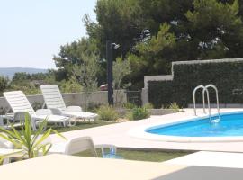 Villa Marta 3 bedrooms, 2 baths and pool, apartment in Kastel Stafilic