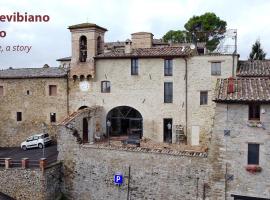 Maison Rosina con ampia vista in borgo del 1400, готель з парковкою у місті Маршіано