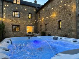 Cotswolds Retreat - Bath & Castle Combe - Hot Tub, ваканционна къща в Чипенъм