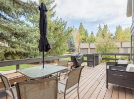 Dollar Meadows Condo 1368 - Sunny with Access to Sun Valley Resort Pool, hotell i Sun Valley