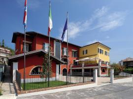 Hotel Ristorante del Peso، فندق مع موقف سيارات في San Michele Mondovì