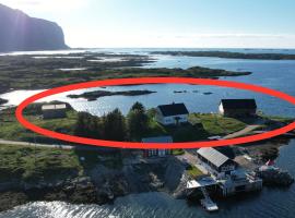 Villa Borgvåg - A unique Seafront Villa in the heart of Lofoten: Bøstad şehrinde bir otoparklı otel