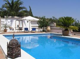 Guest house in a traditional Andalusian country estate, place to stay in La Joya