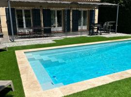 Villa individuelle la bastidonne piscine privée – hotel w mieście Auriol