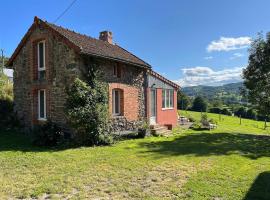 Maison independante pour 2 tout inclus Tiny House for 2 all included, casa rural en Teilhet