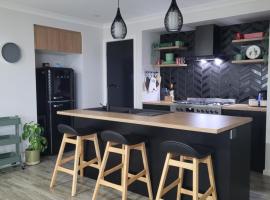 New apartment 3 min to Sovereign Hill & Wildlife Park, Hotel in Ballarat