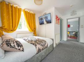 *F6GH For your most relaxed & cosy stay + FREE PARKING & WiFi, appartement in Bramley