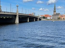 Cozy place on the left bank, отель в Риге, рядом находится Торговый центр Рига Плаза