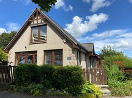 The Lodge at Woodend, hotel with parking in Kemnay