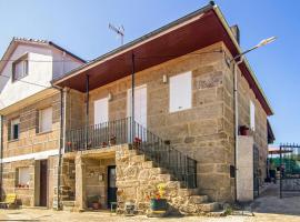 Beautiful Home In A Peroxa With House A Panoramic View, semesterboende i Reádegos
