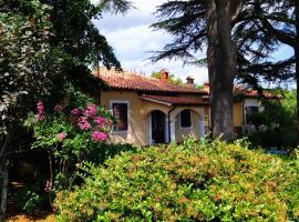 Villa Roza, semi-detached holiday house, atostogų namelis mieste Vinež
