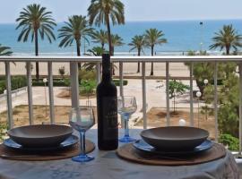 El Cisne frente al mar- Piscina y Wifi: Cullera'da bir otel