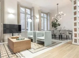 Contemporary loft in the historic city center by REMS