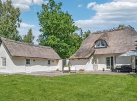 Beautiful Home In Rrvig With 4 Bedrooms And Wifi, hótel í Rørvig