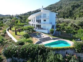 Mythos luxury apartments, apartamento em Corfu Town