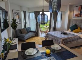 Dominiks Stylish Resort Gem Ocean View Pool Queen Bed at Tambuli 8 Floor Fast Wifi, hotel i Maribago