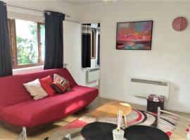 Modern Spacious Detached Cottage in Cambridge, hotel di Cherry Hinton