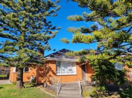 Two Pines, whole home in Tullamarine near airport!, hotel v Melbourne