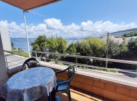 A pe de praia, Hotel in Bueu