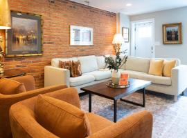 Luxury Federal Hill Home with Rooftop & 4 Parking Spots, hotel in Baltimore