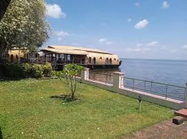Aqua Castle Houseboat - by Aqua Jumbo Houseboats