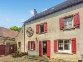 Awesome Home In St Denis D Authou With Kitchen, hotel com estacionamento em Frétigny