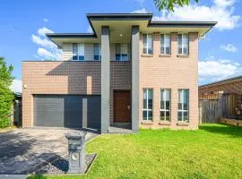 Colebee Modern 5BR House Spacious & Close to Park